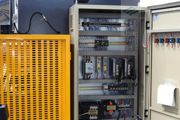 ZDPE8025-ESTUN原廠適配電氣箱總成，抗干擾能力強(qiáng)，電氣運行穩(wěn)定.jpg